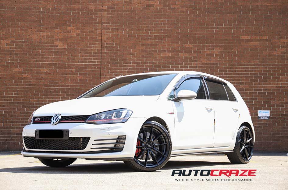 VOLKSWAGEN GOLF SECTOR SATIN BLACK